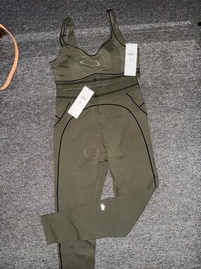 ALO Yoga Olive Seamless Legging & Crop Set with Contrast Stitching